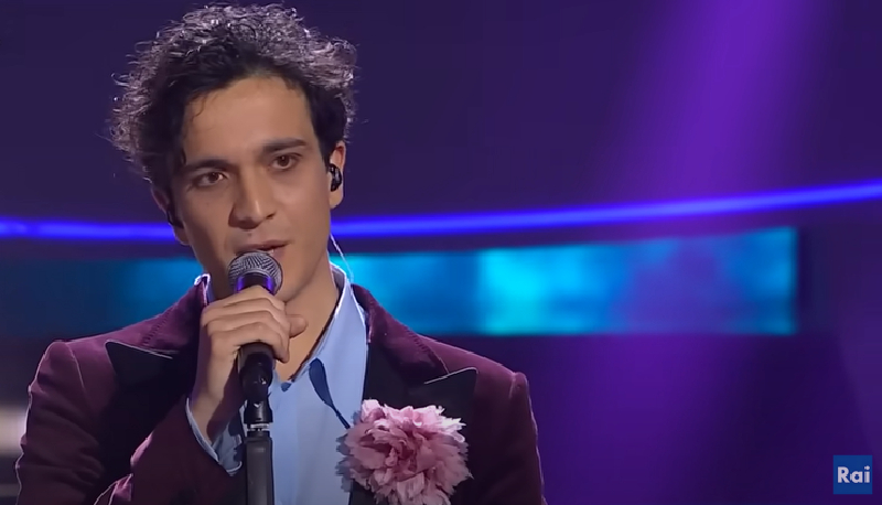 Tango di Tananai, il video che racconta l’amore durante la guerra