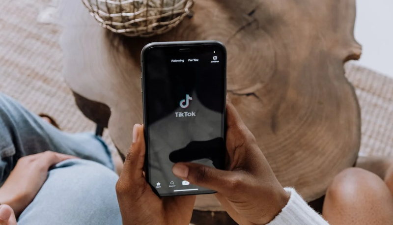 TikTok, chi sono e cosa fanno i deinfluencer
