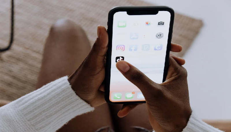 Su TikTok le dimissioni in diretta dei giovani lavoratori: il trend #Quittok
