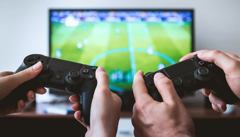 Giochi online, 1 ragazzo su 3 perde la cognizione del tempo quando è davanti allo schermo. Uno su dieci teme di esserne dipendente