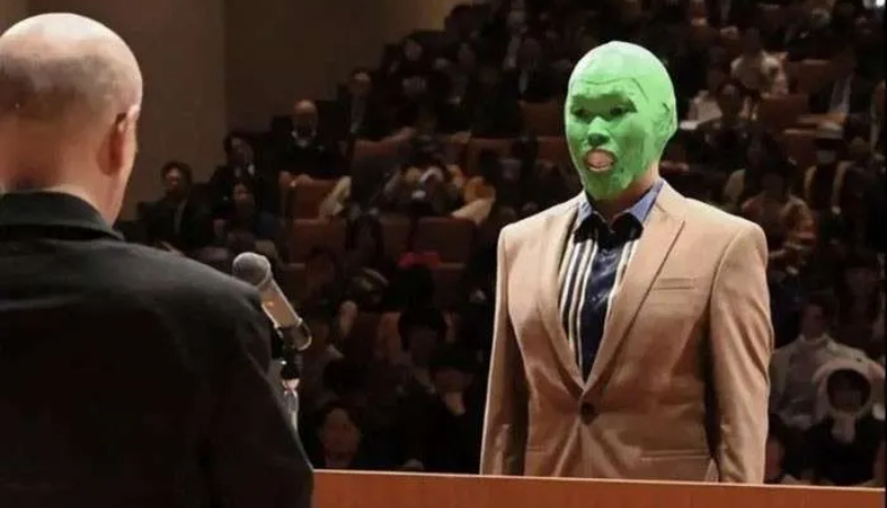 L’Università in Giappone dove gli studenti discutono la tesi con costumi cosplay