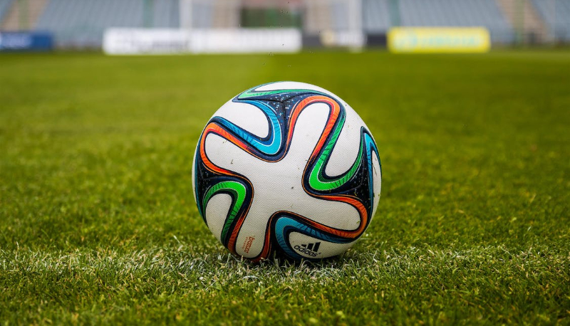 Studentessa si laurea ma il padre non ci sarà: andrà alla finale di Europa League