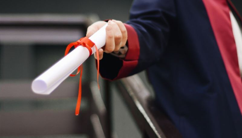 A 92 anni Rocco si laurea per la quinta volta con una dedica alla moglie che non c’è più