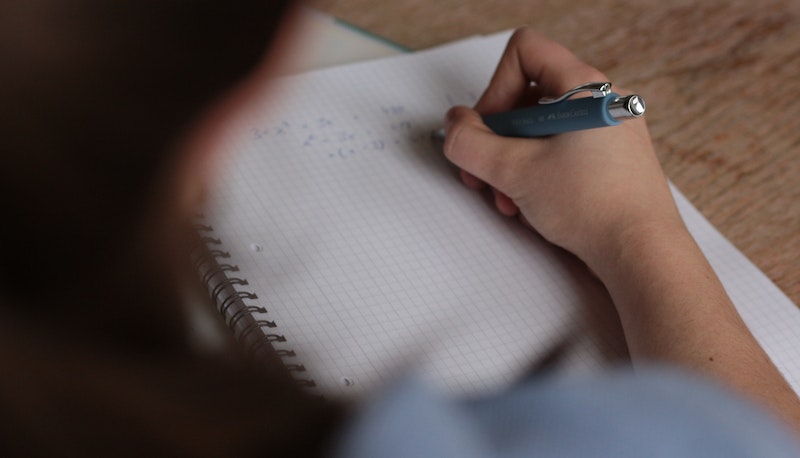 Esami di Terza Media al via, oggi primo giorno di prove per 2 studenti su 3