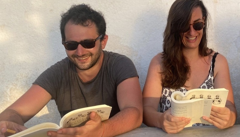 Piero e Irene: giovani librai che sfidano gli store online con una libreria a misura di GenZ