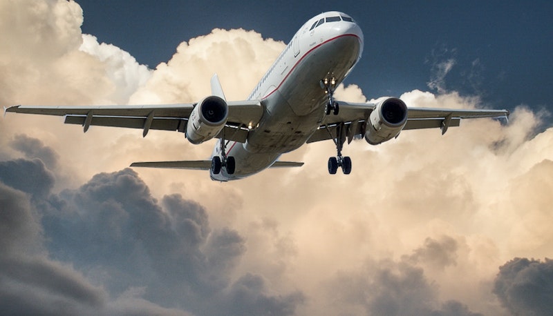 Fa il pendolare prendendo l’aereo per risparmiare sull’affitto: la storia di Bill