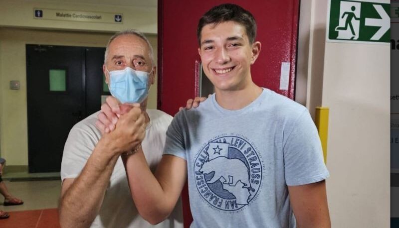 A 17 anni salva la vita di un uomo con il massaggio cardiaco imparato a scuola