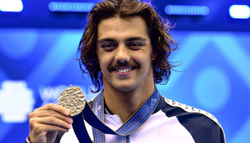 Chi è Thomas Ceccon, campione di nuoto medaglia d’oro nei 50 Farfalla