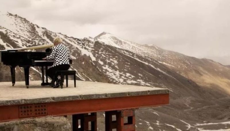 Suona un pianoforte a 5mila metri di altezza, italiano entra nel Guinness dei Primati