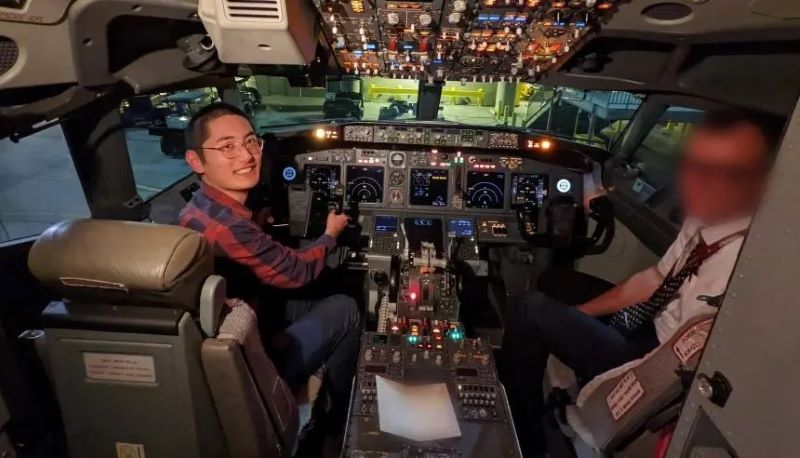 Bill, lo studente universitario che fa il pendolare prendendo l’aereo per risparmiare sull’affitto