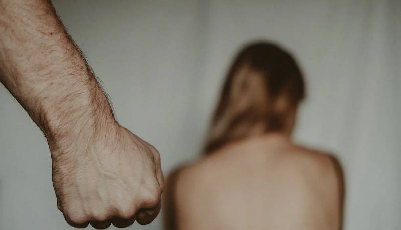 Un adolescente su 2 ha subito contatti fisici indesiderati da coetanei, il 43% richieste sessuali