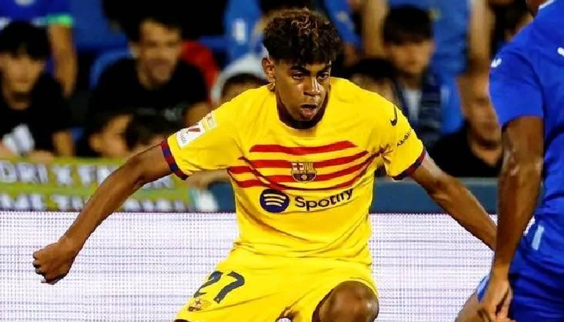 Chi è Lamine Yamal, il calciatore che a 16 anni ha firmato per un miliardo