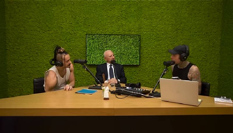 Fedez intervista De Luca a Muschio Selvaggio, il governatore a ruota libera